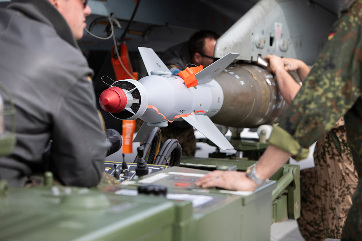 Hands loading GBU-48 on Eurofighter